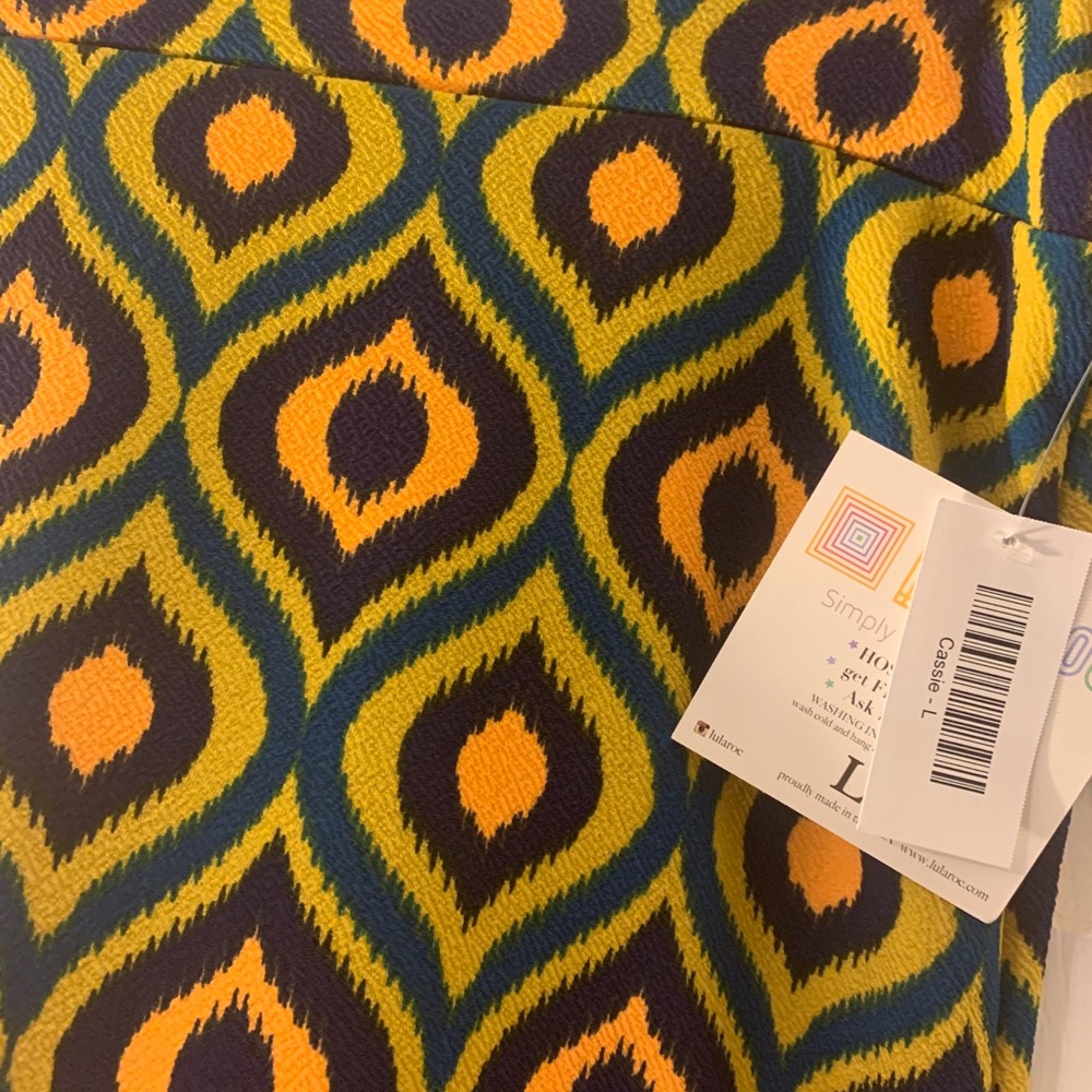 LuLaRoe Cassie - Picture 2 of 3